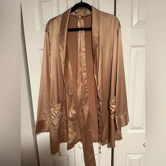 NWT Skims hotel shine satin robe - honey gold medium